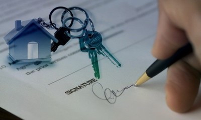 Pen Signing Real Estate Contract